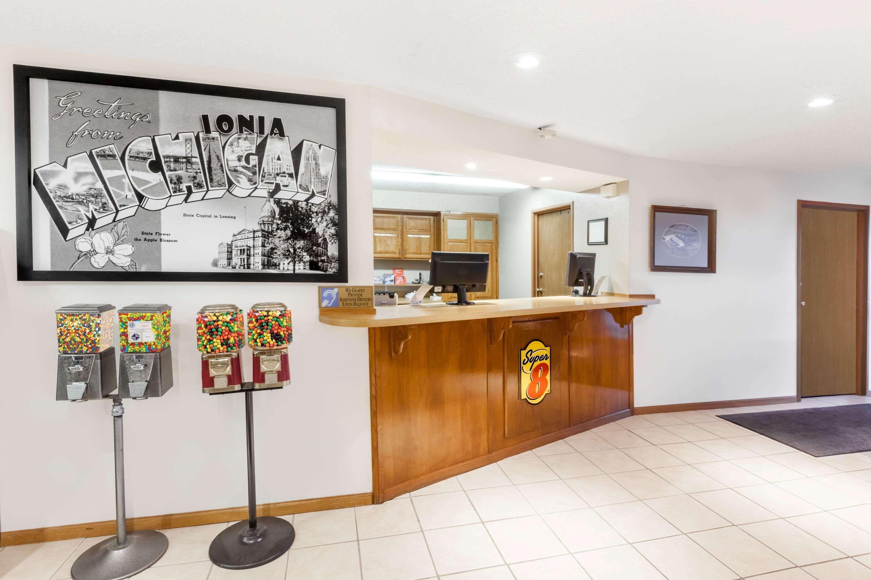 Hotel Super 8 By Wyndham Ionia Mi Exterior foto